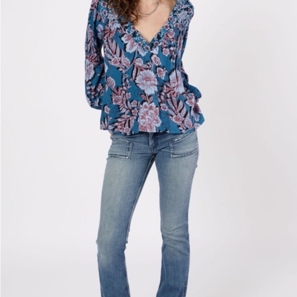 Floral V-Neck Blue Blouse - Picture 4 of 6